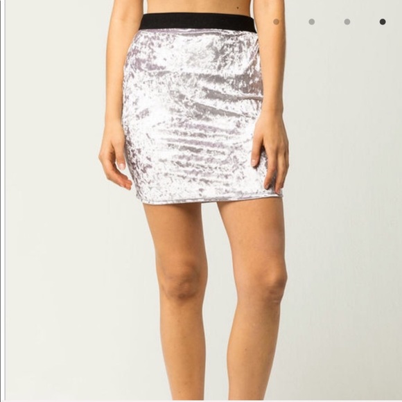 Volcom Volcrush skirt
Purple velvet
Size s - Picture 4 of 4